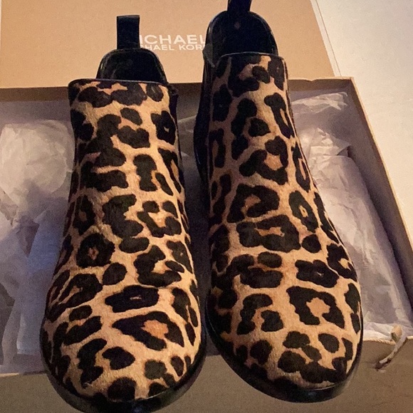 In excellent condition MK leopard booties - Picture 2 of 9